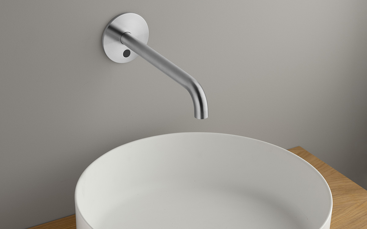 Built-in sensor tap 250 mm | Qtoo collection | d line